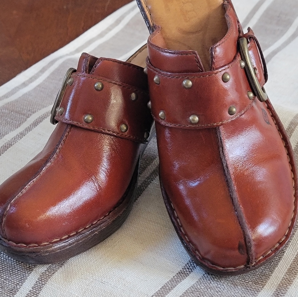 BORN LEATHER CLOGS - Picture 9 of 12
